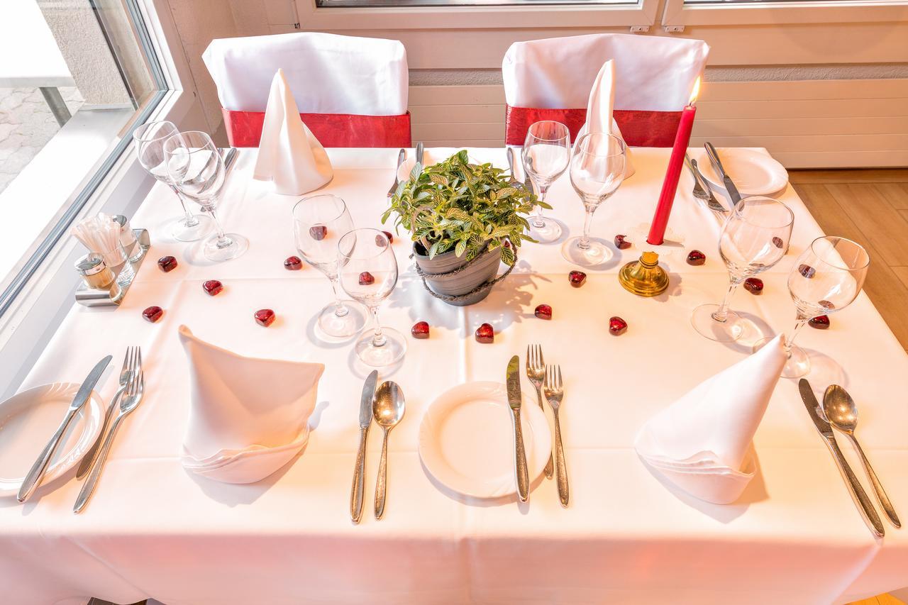 Hotel Restaurant Moeve Faulensee Bagian luar foto